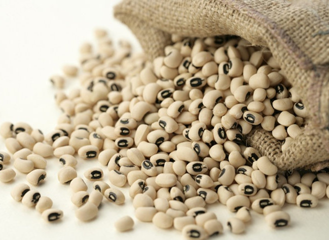 picture display seeds spilling out of hessian bag